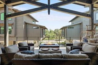 Peaceful Lake Travis Getaway - 3BR Firepit BBQ - Edgewater Beach - 1