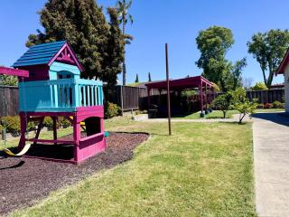 Luna's Private 2BR Suite & Yard - Castro Valley - 8
