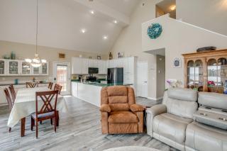 Deck and Views Lake Murray Escape in Chapin! - Chapin - 5