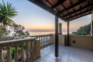 Hot Tub Getaway in Llandudno Spacious Ocean-View Apartment - 9