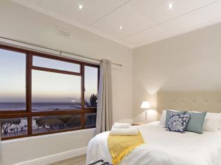 Brighton Court - Self check-in, 2 bedrooms, beachfront - 0