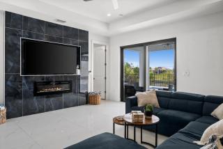 Luxury 4BR Home with Pool and Peaceful Lake Views - Matlacha - 5