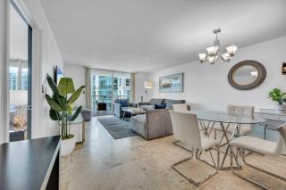Brickell 1BR Gem with Free Parking and Skyline Views - Miami - 0