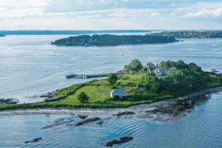 Private Island Getaway - 2BR Cottage - Portland - 9