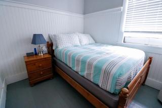 Private Island Getaway - 2BR Cottage - Portland - 2