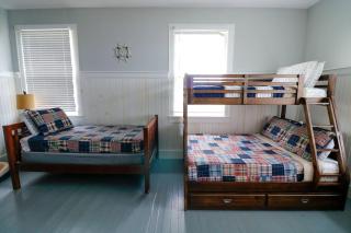 Private Island Getaway - 2BR Cottage - Portland - 1