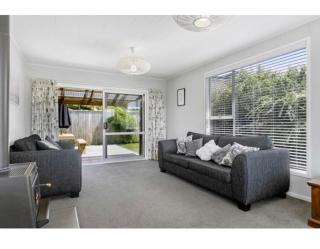 Acacia Bay - Lake and Mountain Views - Taupo - 1