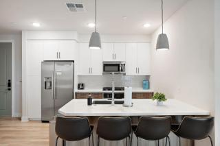 Old Town Camelback Mall Mountain View Pool - 2