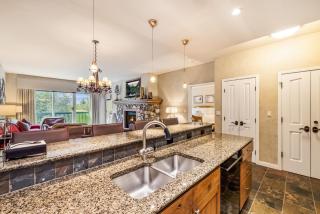 Luxe 2BR Beaver Creek Retreat - Balcony Views & Hiking Access - 6