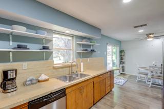 1 Mi to Lake Whitney Morgan Home with Deck! - - 3