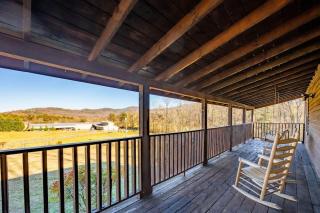 Beautiful View! Log cabin,Fireplace,Hot Tub,Arcade,Pool,Fishing - Sevierville - 8