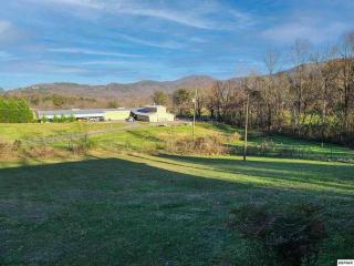 Beautiful View! Log cabin,Fireplace,Hot Tub,Arcade,Pool,Fishing - Sevierville - 4