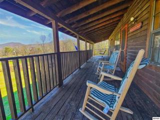 Beautiful View! Log cabin,Fireplace,Hot Tub,Arcade,Pool,Fishing - Sevierville - 3