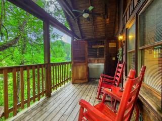 Do Not Disturb - Pigeon Forge Smoky Mountain Studio Cabin, Hot Tub, Fireplace - Pigeon Forge - 0