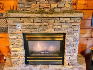 Do Not Disturb - Pigeon Forge Smoky Mountain Studio Cabin, Hot Tub, Fireplace - Pigeon Forge - 5