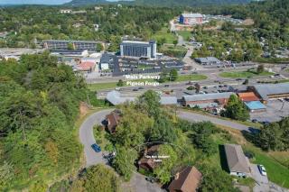 Do Not Disturb - Pigeon Forge Smoky Mountain Studio Cabin, Hot Tub, Fireplace - 8