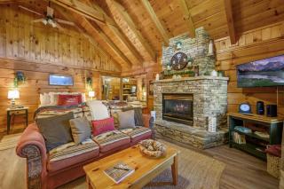 Do Not Disturb - Pigeon Forge Smoky Mountain Studio Cabin, Hot Tub, Fireplace - Pigeon Forge - 7