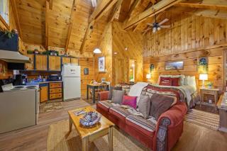 Do Not Disturb - Pigeon Forge Smoky Mountain Studio Cabin, Hot Tub, Fireplace - Pigeon Forge - 4