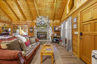 Do Not Disturb - Pigeon Forge Smoky Mountain Studio Cabin, Hot Tub, Fireplace - Pigeon Forge - 3
