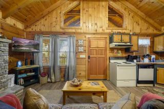 Do Not Disturb - Pigeon Forge Smoky Mountain Studio Cabin, Hot Tub, Fireplace - Pigeon Forge - 1