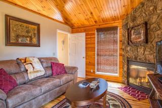 Great View! Pool Table,Hot Tub,Privacy,Fireplace - Sevierville - 2