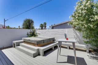 2 Mi to Dtwn Palm Springs Vibrant Home with Hot Tub - Palm Springs - 9