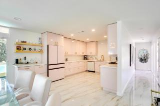 2 Mi to Dtwn Palm Springs Vibrant Home with Hot Tub - Palm Springs - 3