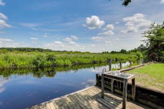 Spacious Riverfront Cottage with Dock in Green Pond! - - 9