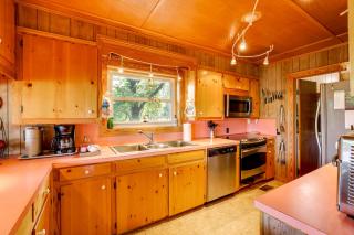 Spacious Riverfront Cottage with Dock in Green Pond! - - 2