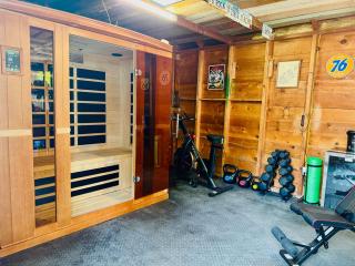 Bo's Cozy Green DADU Bungalow with shared Hot Tub, Sauna - Billings - 6