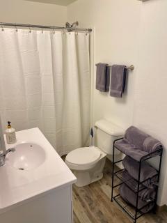Bo's Copper City Charmer, easy Freeway Access, open floorplan - Butte - 5