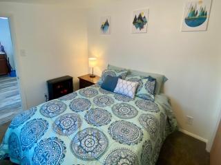Bo's Copper City Charmer, easy Freeway Access, open floorplan - Butte - 7