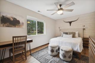 Open Sky Retreat - Hot Tub, Fire Pit, Large Yard, Comfy & Family Friendly - Whitefish - 8