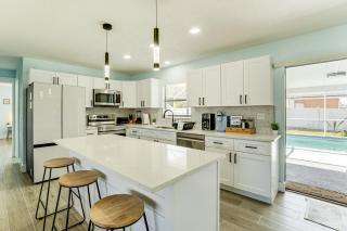 Swim, Fish, Shop and More Port Charlotte Retreat! - Port Charlotte - 3