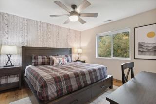 Open Sky Retreat - Hot Tub, Fire Pit, Large Yard, Comfy & Family Friendly - 6
