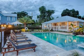 Quaint Cottage with Private Pool-Walk to Everything - 9