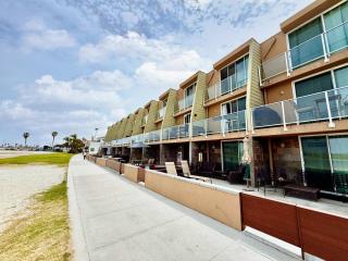 Mission Beach Bayfront two-story bay view condo - 9