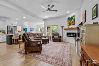 Modern Pet-Friendly Home in Bella Vista - Bella Vista - 4