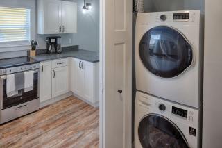 Quaint Cottage with Private Pool-Walk to Everything - 4