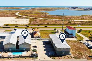 Sleeps 19 2 Homes w Pool FoosballShuffleboard Mins to the Beach Shops - Corpus Christi - 0