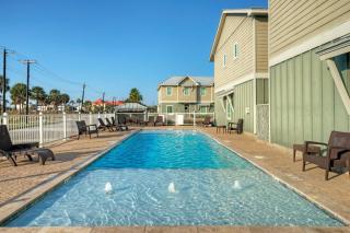 Sleeps 19 2 Homes w Pool FoosballShuffleboard Mins to the Beach Shops - Corpus Christi - 9