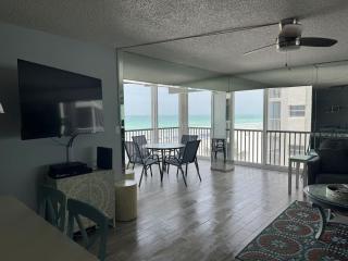 Full beachfront Condo - Gulf view- Sunsets - Pool - Chairs - Siesta Key - 5