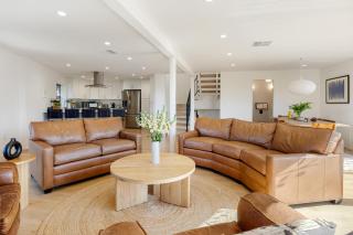 Designer Malibu Retreat w Private Pool Dual Firepits and A Panoramic Views - Agoura Hills - 3