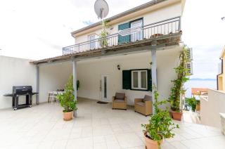 Apartments Matea - Milna - 2