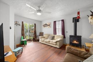 Bo's Rustic Cottage Cozy and Charming with Hot Tub and Fenced Yard - Billings - 9