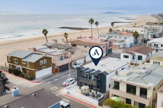 Sleeps 18 Steps to the Beach Shops Eateries Ocean Views Patio Fire Pit - Newport Beach - 0