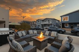 Sleeps 18 Steps to the Beach Shops Eateries Ocean Views Patio Fire Pit - Newport Beach - 9
