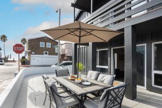 Sleeps 18 Steps to the Beach Shops Eateries Ocean Views Patio Fire Pit - Newport Beach - 8