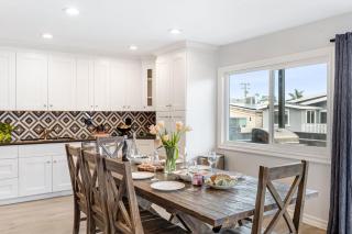 Sleeps 18 Steps to the Beach Shops Eateries Ocean Views Patio Fire Pit - Newport Beach - 2