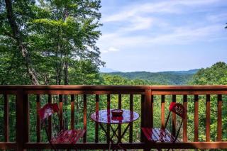 Cute Studio Cabin! Views! Private. Hot Tub. Relax! - Sevierville - 5